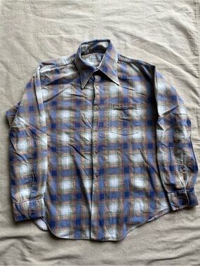 Vintage Preshrunk 100% Cotton flannel shirt in a faded blue, cream plaid. L